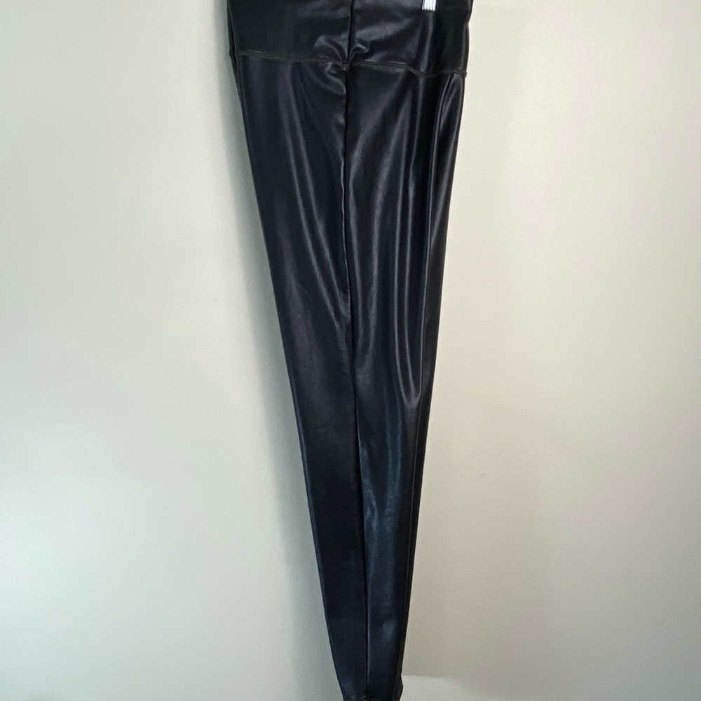Women’s ATHLETA Black Gleam Faux Leather Front Leggings Size Medium - Picture 9 of 13